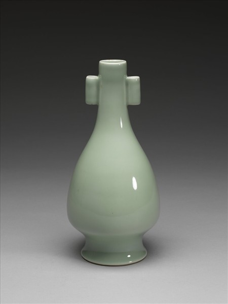 青瓷貫耳瓶