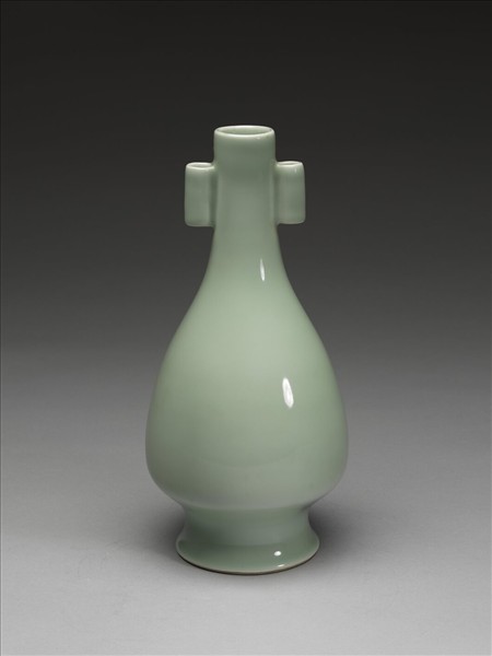 青瓷貫耳瓶