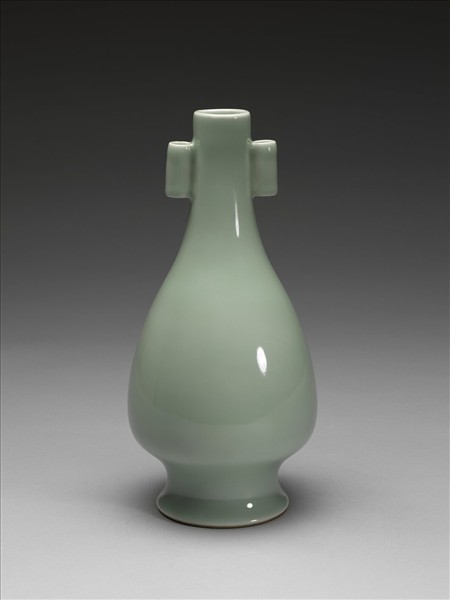 青瓷貫耳瓶