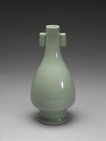 青瓷貫耳瓶