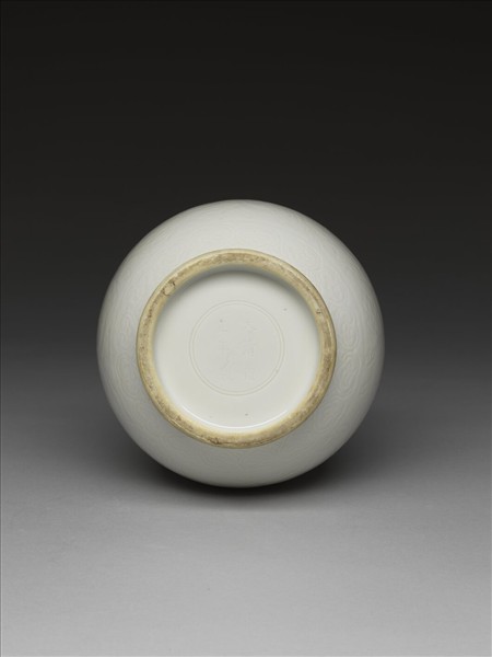 白瓷劃花花卉紋玉壺春瓶