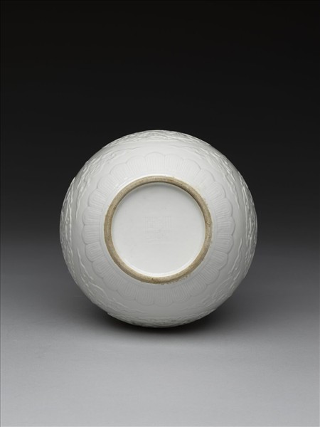 白瓷團螭紋葫蘆瓶