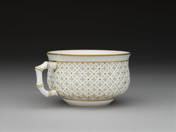 法國 塞弗爾窯 白瓷描金鏤空雕花茶杯