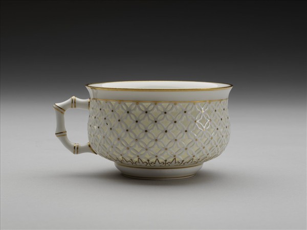 法國 塞弗爾窯 白瓷描金鏤空雕花茶杯