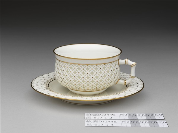 法國 塞弗爾窯 白瓷描金鏤空雕花茶杯