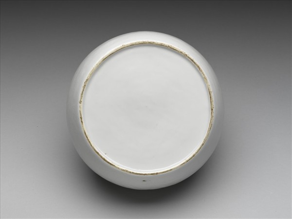 甜白釉劃花花卉紋蓋罐