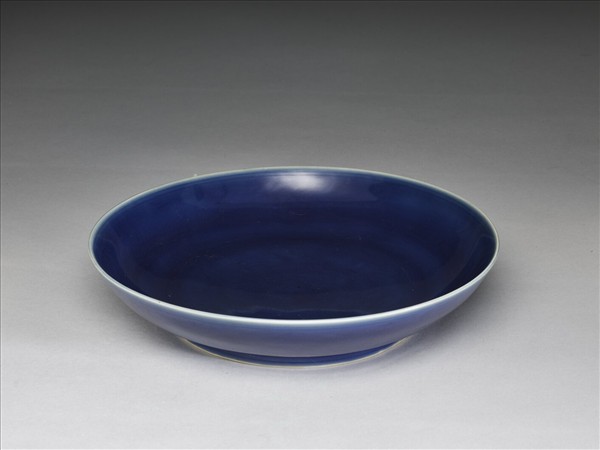 霽青釉暗龍紋盤