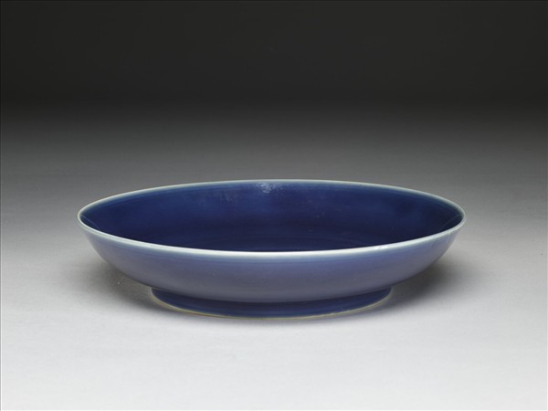 霽青釉暗龍紋盤