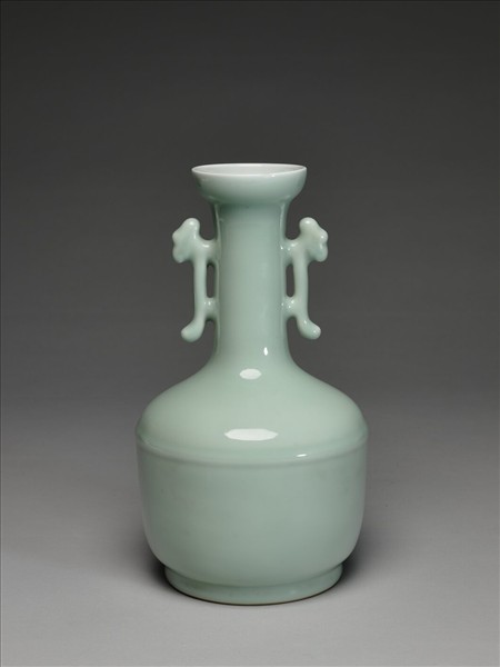 青瓷戟耳瓶