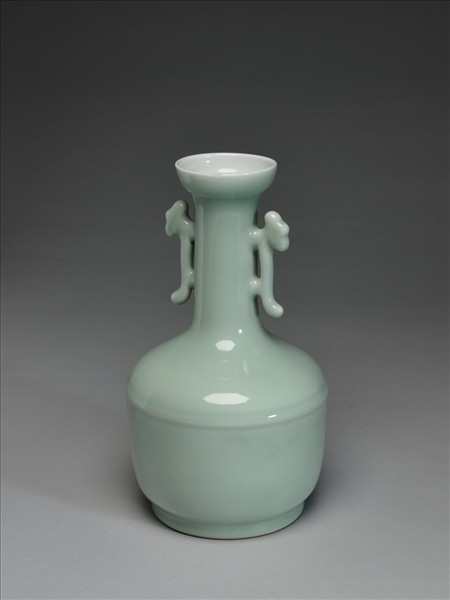 青瓷戟耳瓶