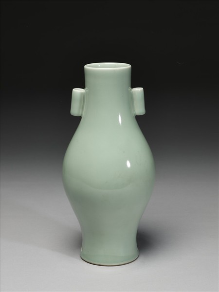 青瓷貫耳瓶