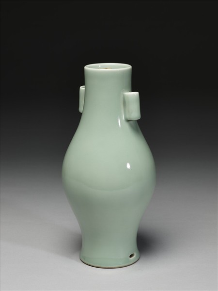 青瓷貫耳瓶