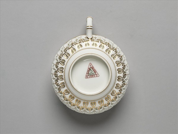 法國 塞弗爾窯(1901)白瓷描金鏤空雕花茶杯