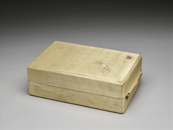 法國 塞弗爾窯(1901)白瓷描金鏤空雕花茶杯