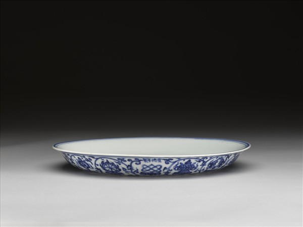 青花蓮托八吉祥紋盤