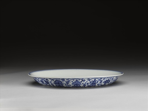 青花蓮托八吉祥紋盤