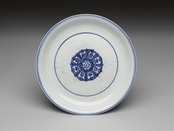 青花蓮托八吉祥紋盤