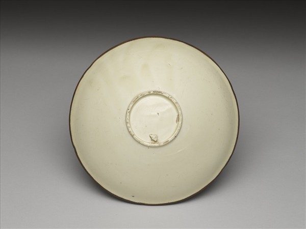 定窯 白瓷劃花蓮花紋葵口碗