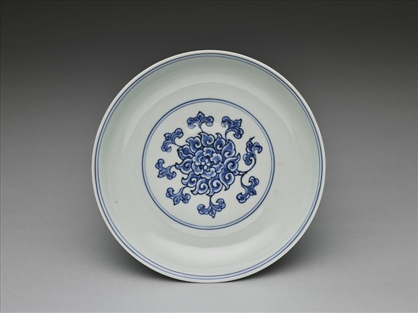 青花加彩波濤魚紋盤