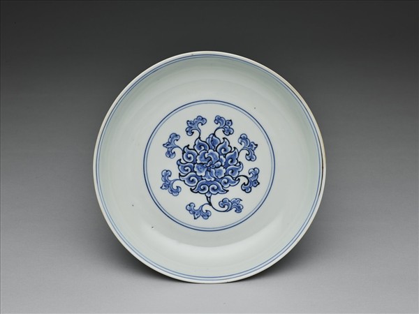 青花加彩波濤魚紋盤