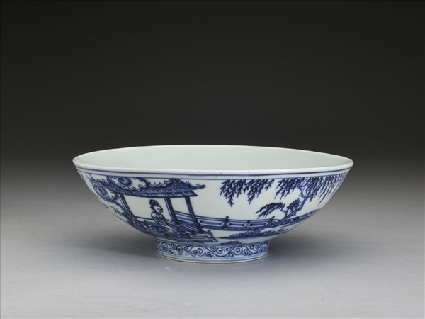 青花庭園仕女圖碗
