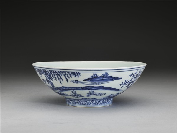 青花庭園仕女圖碗