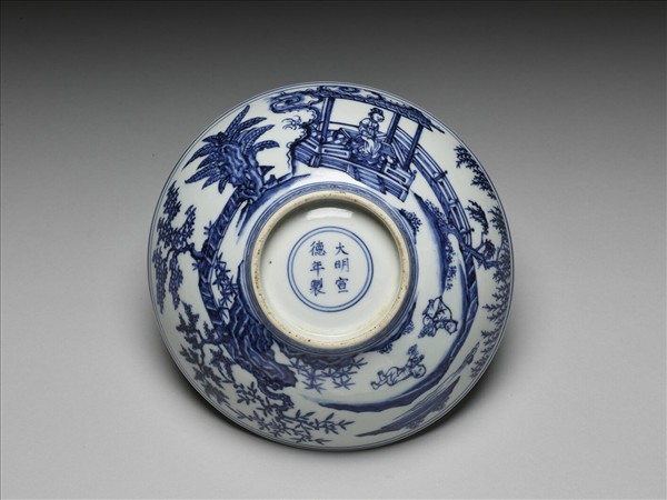 青花庭園仕女圖碗