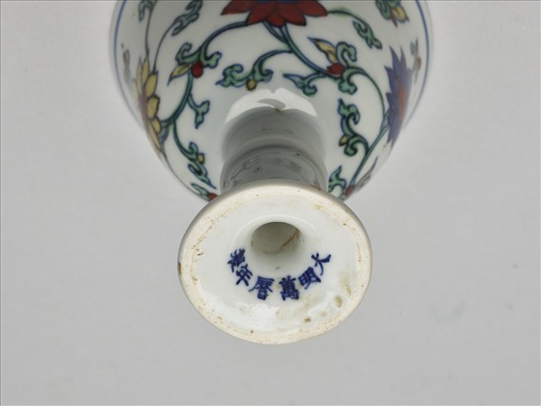 鬥彩番蓮紋高足杯