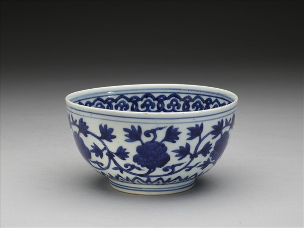 青花牡丹紋碗