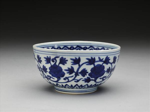 青花牡丹紋碗