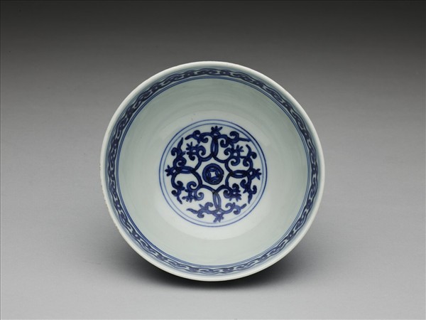 青花牡丹紋碗