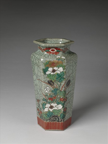 青瓷加彩花鳥紋六方瓶