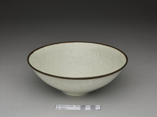 湘湖窯 青白瓷印花四季花卉紋碗