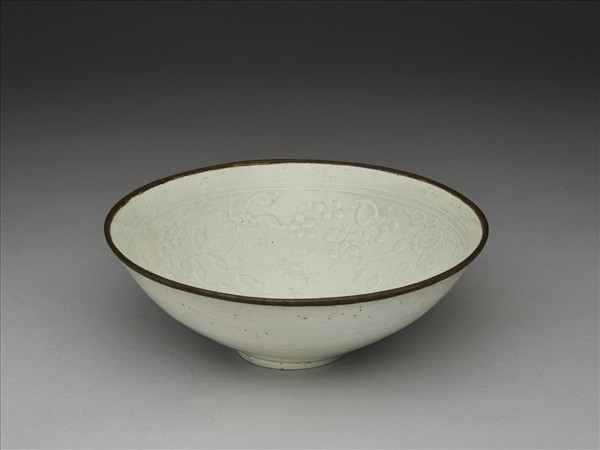 湘湖窯 青白瓷印花四季花卉紋碗