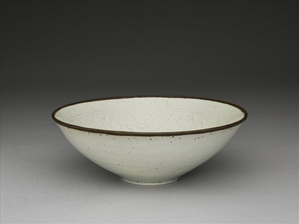 湘湖窯 青白瓷印花四季花卉紋碗