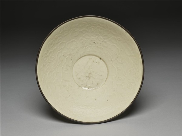 定窯 白瓷印花牡丹紋碗