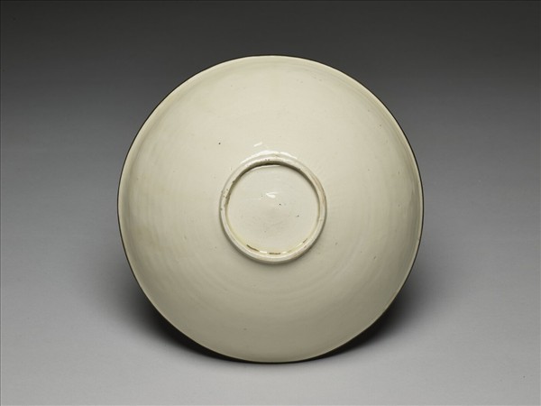 定窯 白瓷印花牡丹紋碗