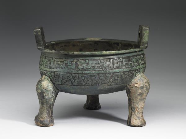 蟠虺紋鼎