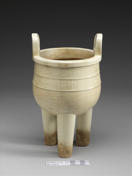 德化窯 白瓷三足鼎