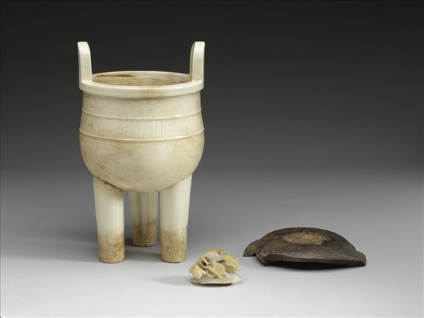 德化窯 白瓷三足鼎