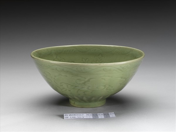 龍泉窯 青瓷劃花花卉紋碗