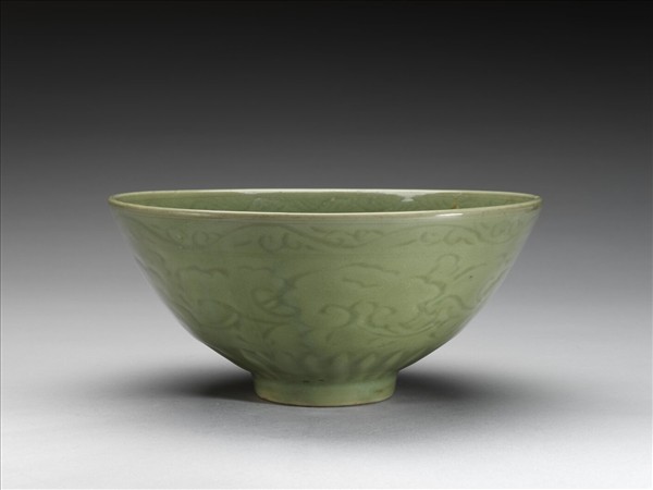 龍泉窯 青瓷劃花花卉紋碗