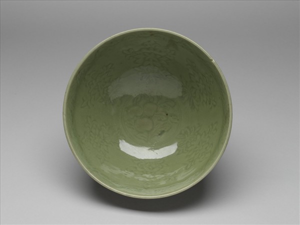 龍泉窯 青瓷劃花花卉紋碗