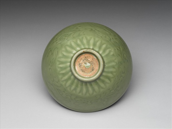 龍泉窯 青瓷劃花花卉紋碗