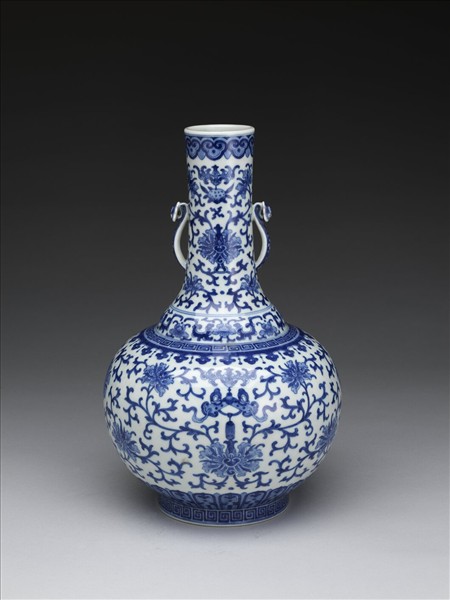 青花番蓮紋雙耳瓶