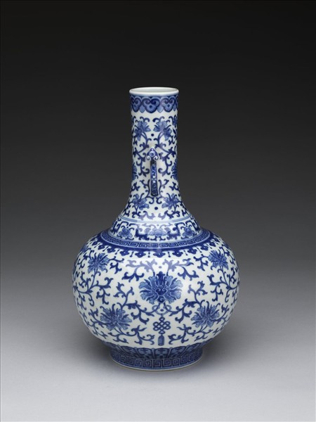 青花番蓮紋雙耳瓶