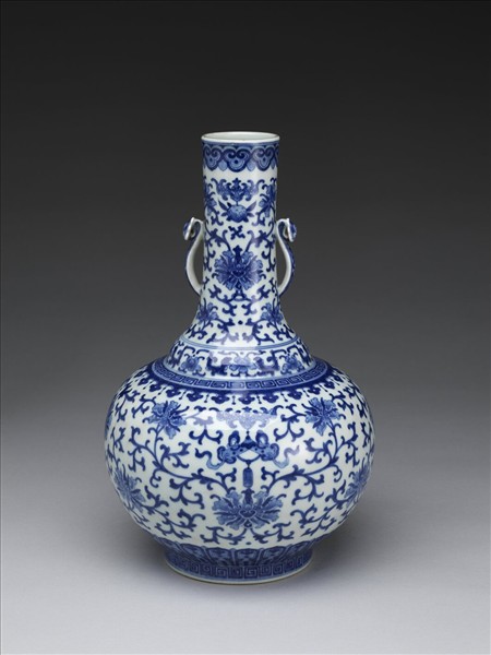 青花番蓮紋雙耳瓶