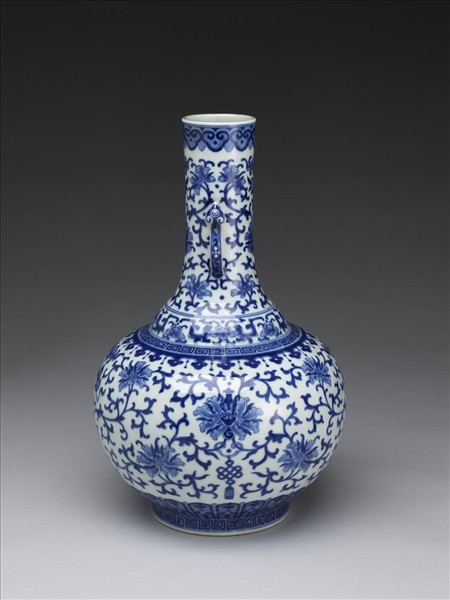 青花番蓮紋雙耳瓶