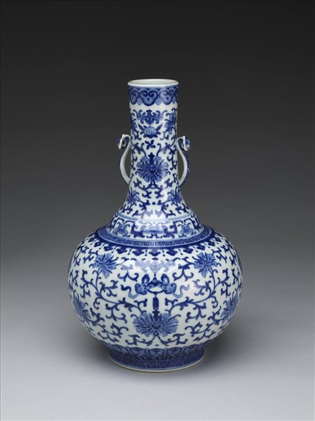 青花番蓮紋雙耳瓶