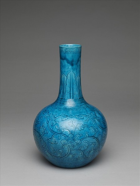 孔雀綠釉牡丹紋天球瓶